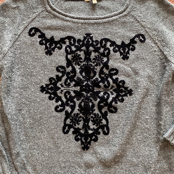 Gray long sleeve sweater by Democracy - Picture 6 of 8